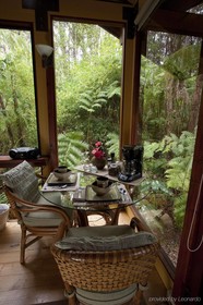 Volcano Village Lodge