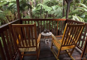 Volcano Village Lodge