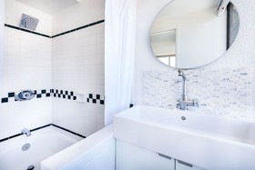 Waikiki Monarch Hotel