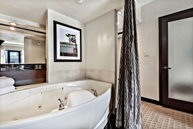 Hotel 43