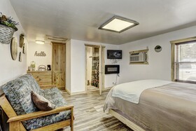 Cascade Lake Inn