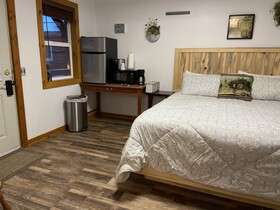 Cascade Lake Inn