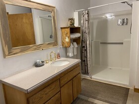 Cascade Lake Inn