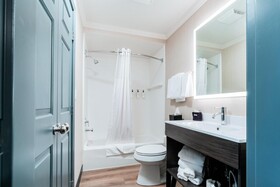 Hotel NoBo Cascade, Tapestry Collection by Hilton