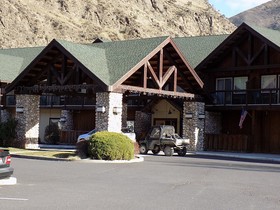 Salmon Rapids Lodge