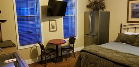 Silver Horseshoe Inn