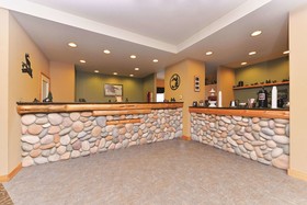 Cedar Street Hotel & Suites