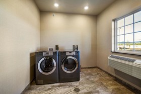 Cobblestone Hotel & Suites