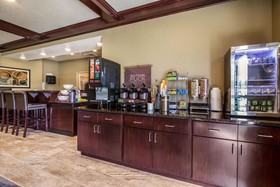Cobblestone Hotel & Suites