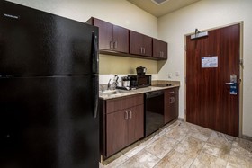 Cobblestone Hotel & Suites