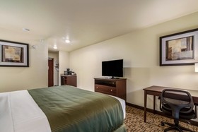 Cobblestone Hotel & Suites