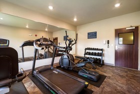 Cobblestone Hotel & Suites