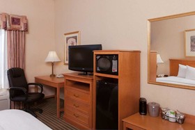Hampton Inn & Suites Addison