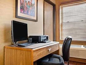 Super 8 by Wyndham Alton