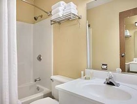 Super 8 by Wyndham Alton