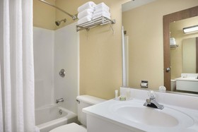 Super 8 by Wyndham Alton