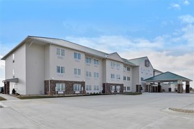 Best Western Plus Green Mill Village Hotel & Suites