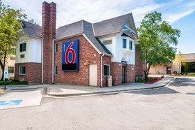 Motel 6 Chicago North Central-Arlington Heights