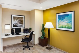 Candlewood Suites Aurora - Naperville