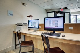 Holiday Inn Express & Suites Aurora - Naperville