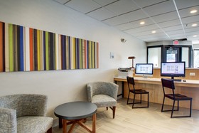 Holiday Inn Express & Suites Aurora - Naperville