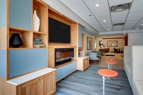 Holiday Inn Express & Suites Aurora - Naperville