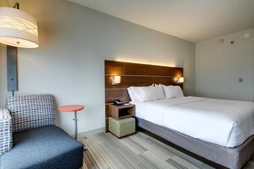 Holiday Inn Express & Suites Aurora - Naperville