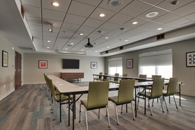 Holiday Inn Express & Suites Aurora - Naperville