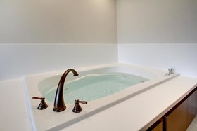 Holiday Inn Express & Suites Aurora - Naperville