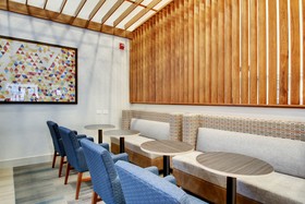 Holiday Inn Express & Suites Aurora - Naperville
