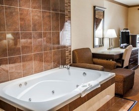 Quality Inn Aurora