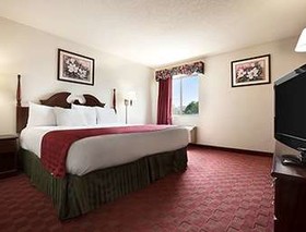 Super 8 by Wyndham Aurora/Naperville Area