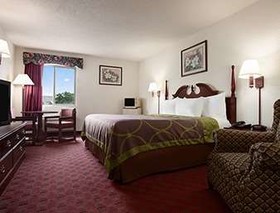 Super 8 by Wyndham Aurora/Naperville Area