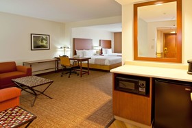 La Quinta Inn & Suites by Wyndham Bannockburn-Deerfield