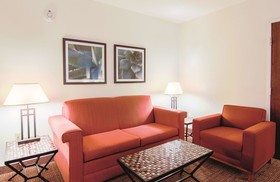 La Quinta Inn & Suites by Wyndham Bannockburn-Deerfield