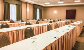 La Quinta Inn & Suites by Wyndham Bannockburn-Deerfield