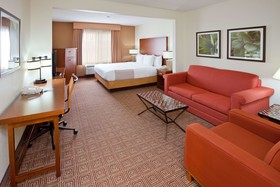La Quinta Inn & Suites by Wyndham Bannockburn-Deerfield