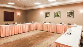 La Quinta Inn & Suites by Wyndham Bannockburn-Deerfield