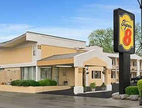 Super 8 by Wyndham Belleville IL/St. Louis Area