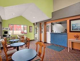 Super 8 by Wyndham Belleville IL/St. Louis Area