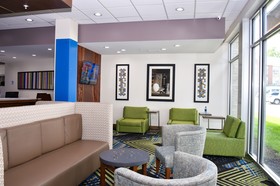 Holiday Inn Express & Suites Bensenville O'Hare