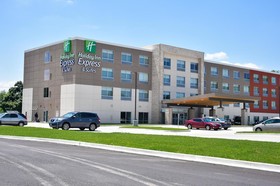 Holiday Inn Express & Suites Bensenville O'Hare