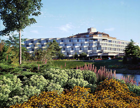 Indian Lakes Hotel