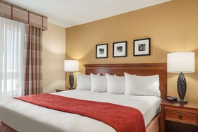 Country Inn & Suites by Radisson, Bloomington-Normal Airport, IL