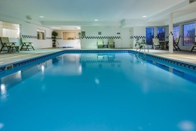 Country Inn & Suites by Radisson, Bloomington-Normal Airport, IL