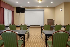 Country Inn & Suites by Radisson, Bloomington-Normal Airport, IL