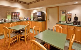 Country Inn & Suites by Radisson, Bloomington-Normal West, IL