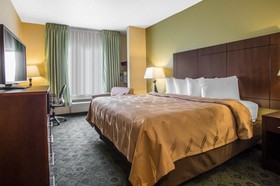 Days Inn & Suites by Wyndham Bloomington/Normal IL