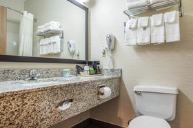 Days Inn & Suites by Wyndham Bloomington/Normal IL