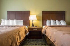 Days Inn & Suites by Wyndham Bloomington/Normal IL